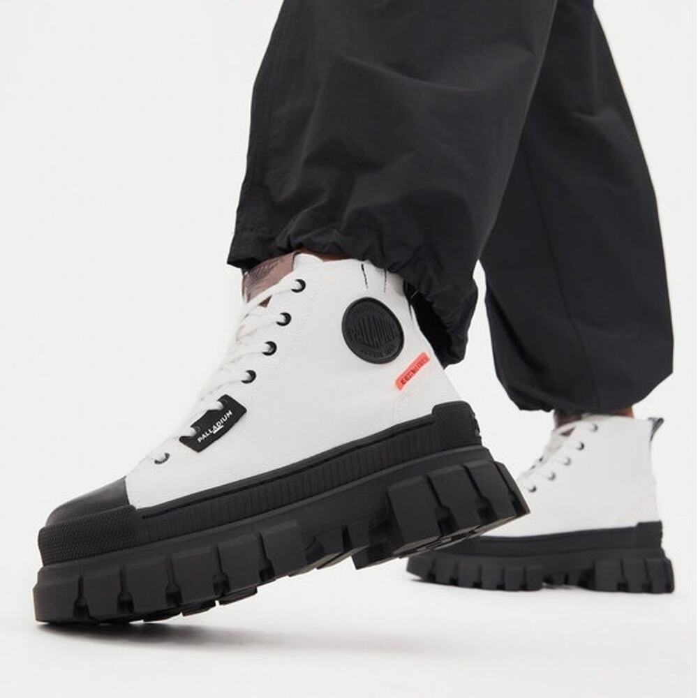 NEW FREE PEOPLE Palladium Revolt Black White High Top $160 Platform Sneakers 9.5
